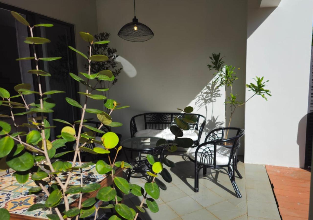 Modern Villa In Grand Bay - Short Walk To Beach Exterior foto