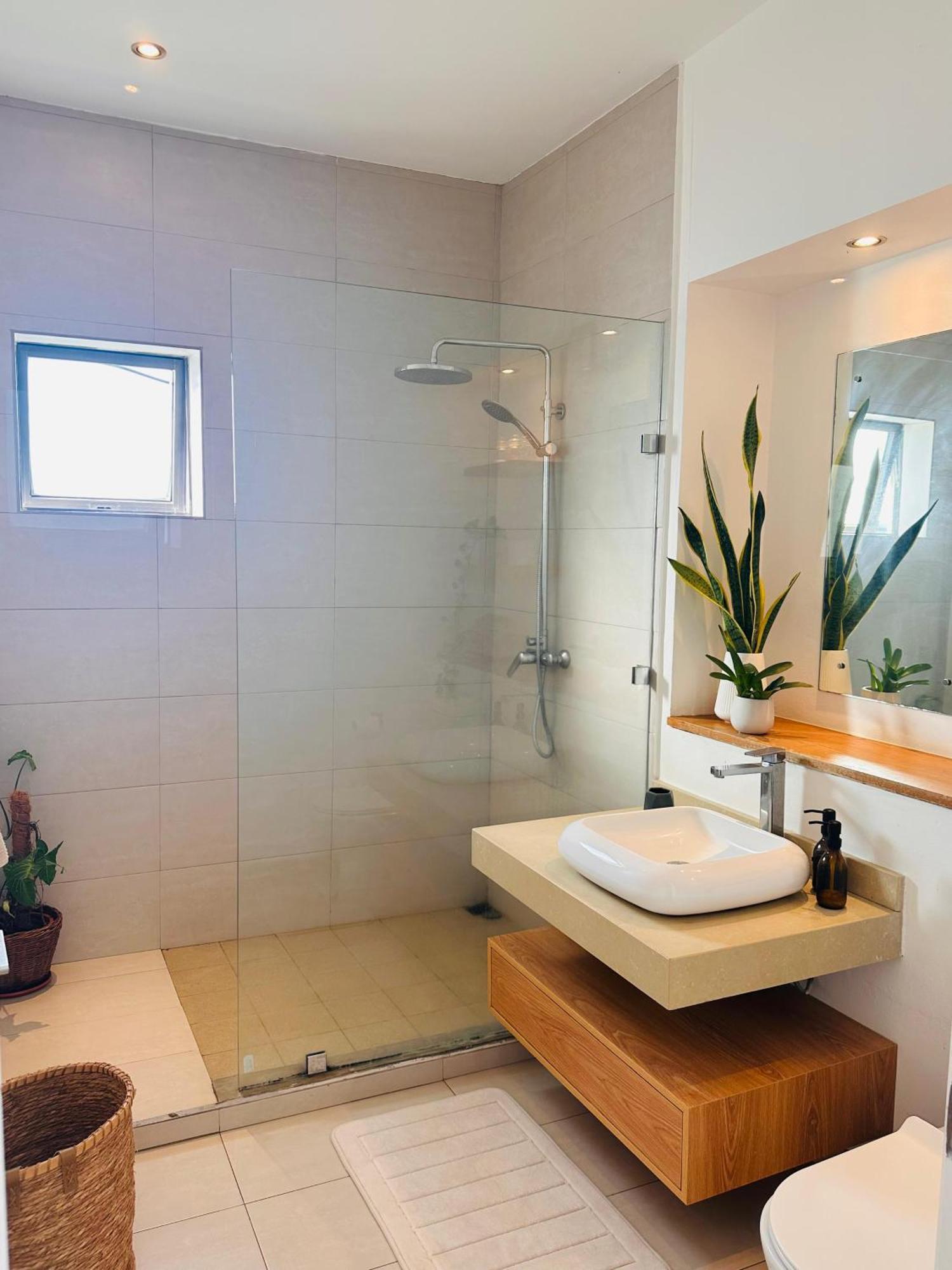 Modern Villa In Grand Bay - Short Walk To Beach Exterior foto