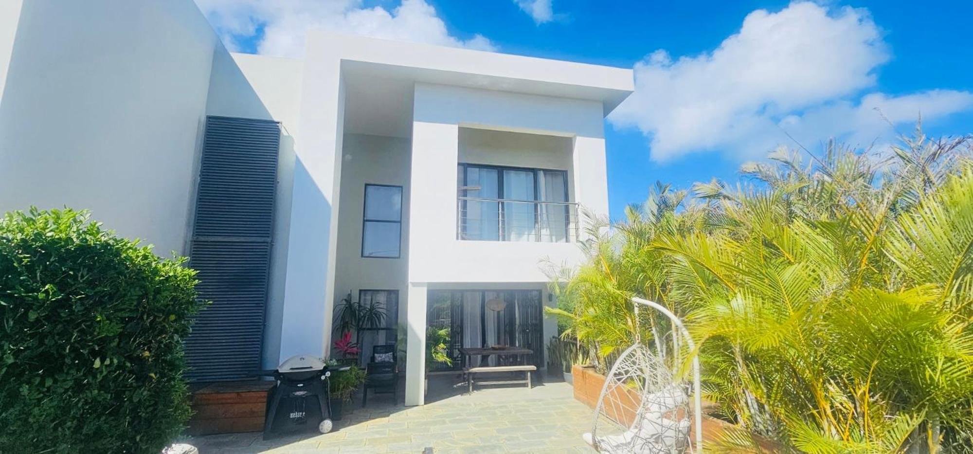 Modern Villa In Grand Bay - Short Walk To Beach Exterior foto